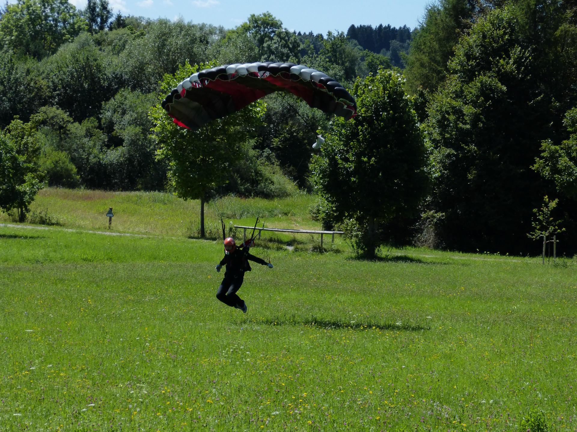 40_jahre_fsg-fallschirmsprung_foto_k_weiland.jpg