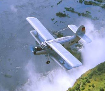03-antonov-an-2-bei-victoriafallen.jpg