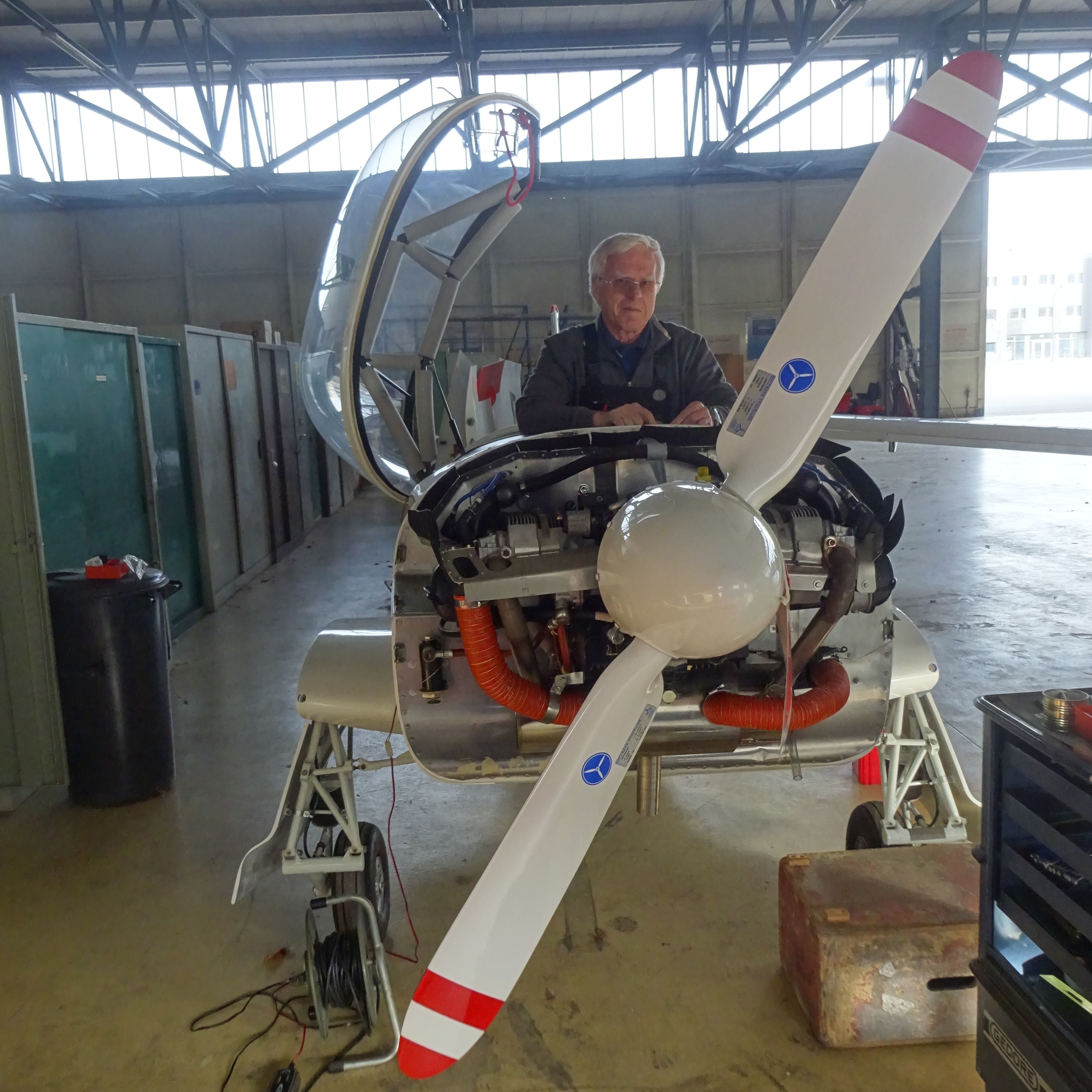 02-motorsegler-flugzeugwart-im-einsatz.jpg