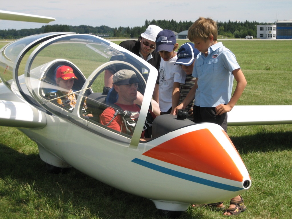 01-20080810-kinder-segelfliegen.jpg