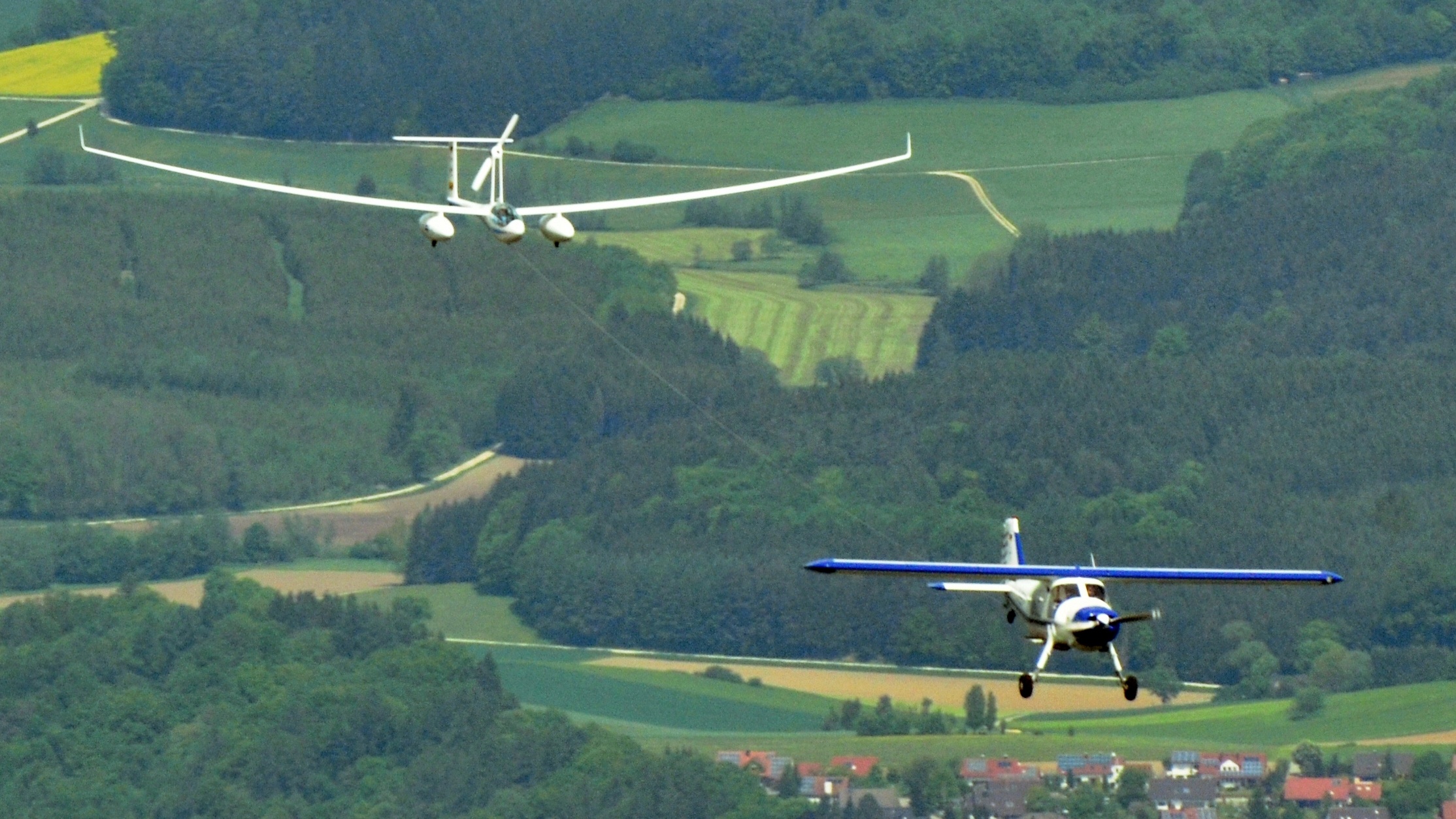 02-do27-fsg-beim-schlepp-des.jpg