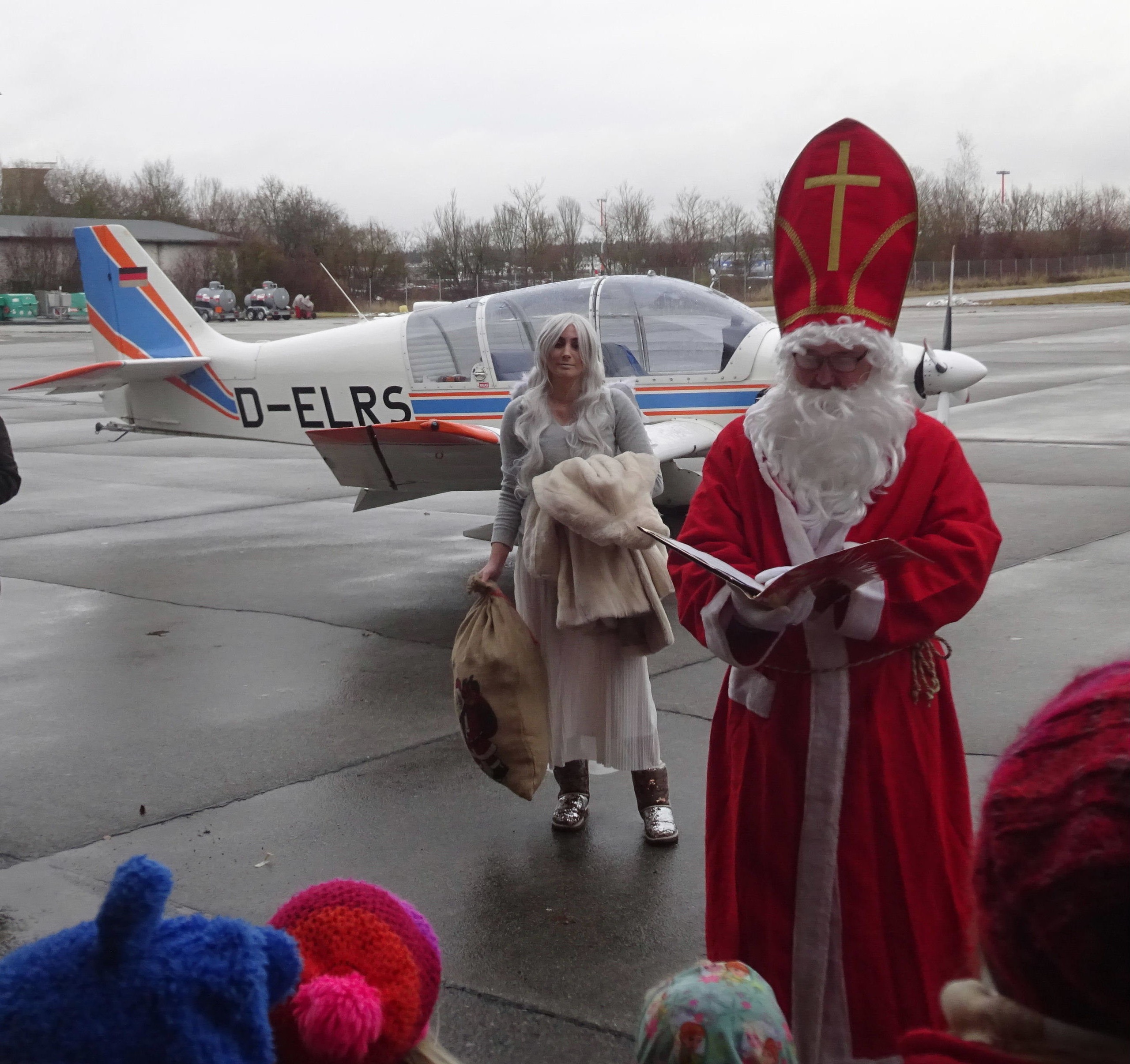 01-in-himmlischer-begleitung-nikolaus-mit.jpg