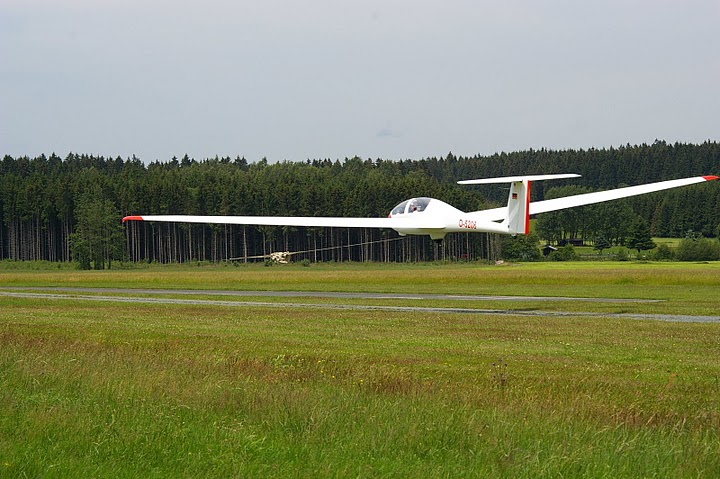 d5208_grob_g_103_c_twin_iii_f_schlepp_im_fsg_segelflliegerlager_zell_haidberg_2011_foto_t_heuer.jpg