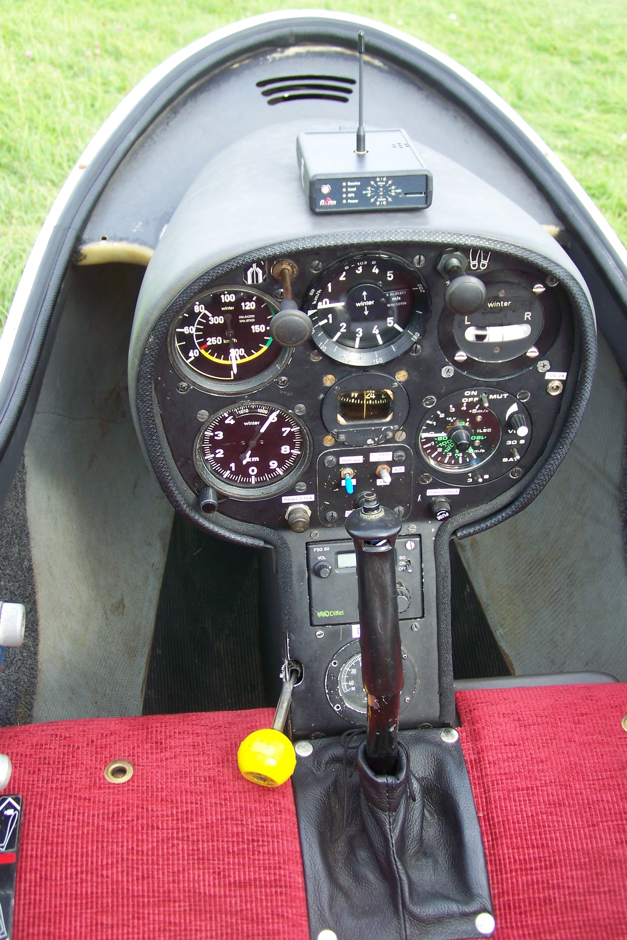 d6952_grob_twin_astir_ii_instrumentierung_foto_fsg.jpg