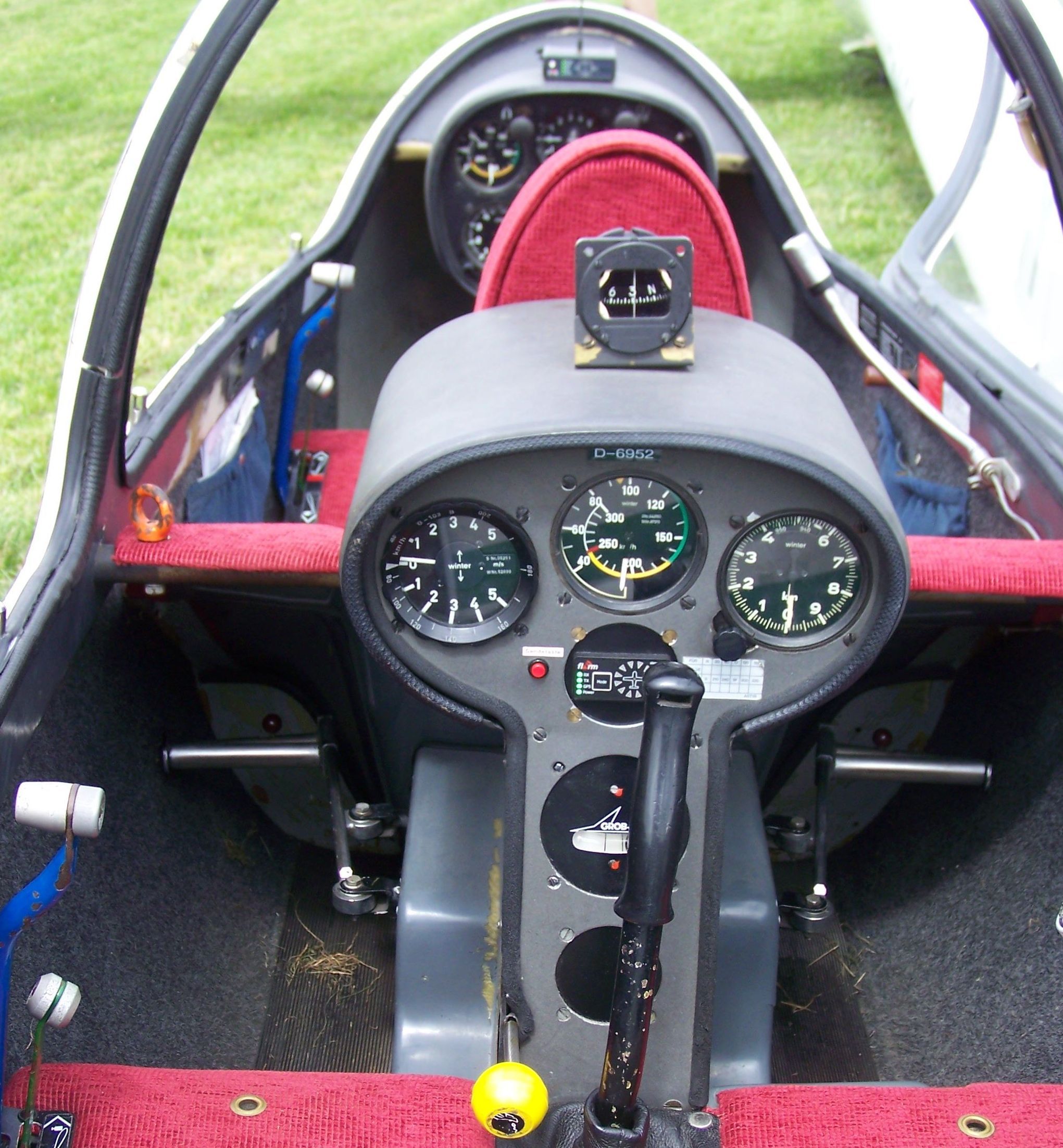 d6952_grob_twin_astir_ii_segelflugzeug_instrumentierung_red_foto_fsg_0.jpg