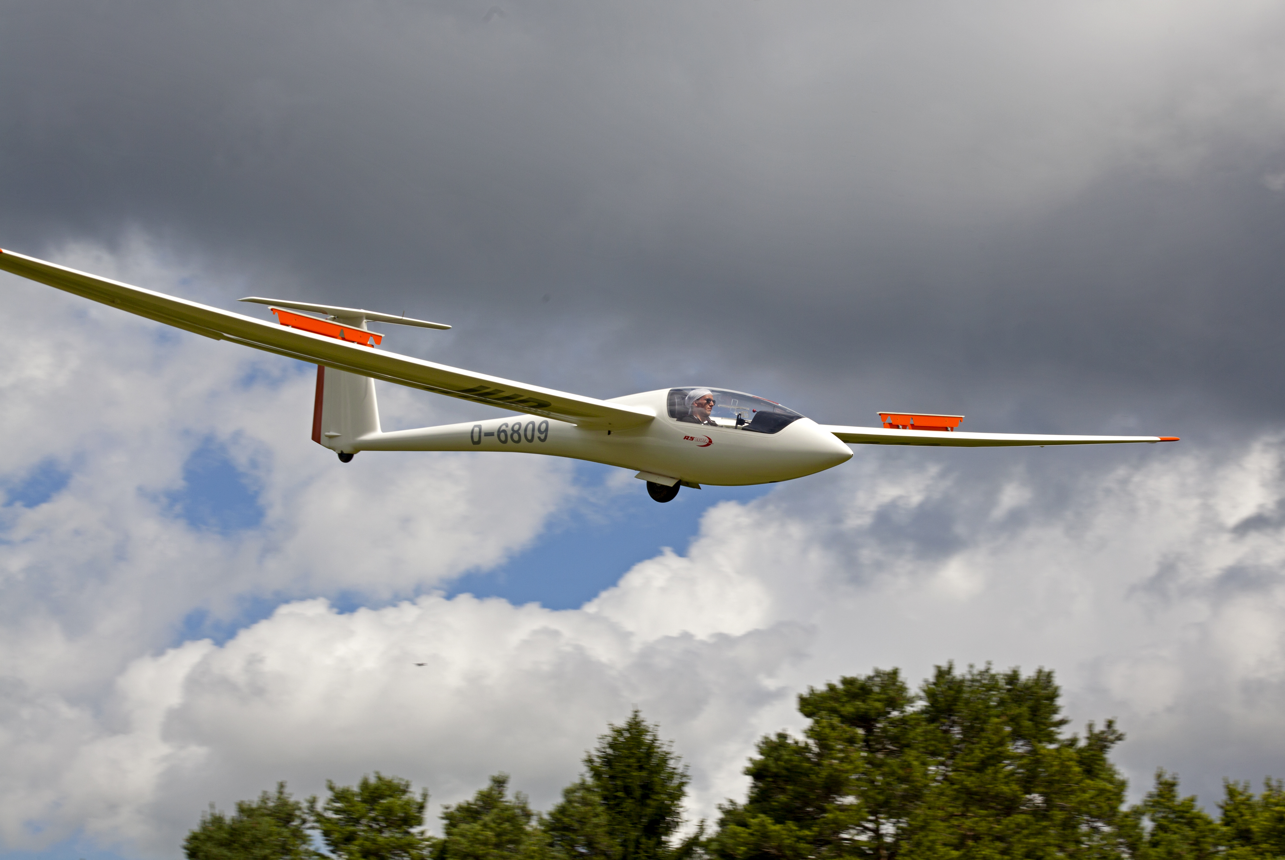 d6809_asw19_asw19_der_fsg_im_fluglager_hayingen_foto_a_maeussl.jpg