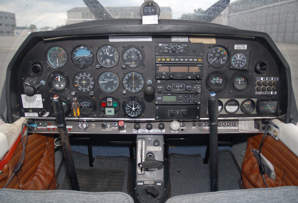 delrs_dr40_cockpit.jpg