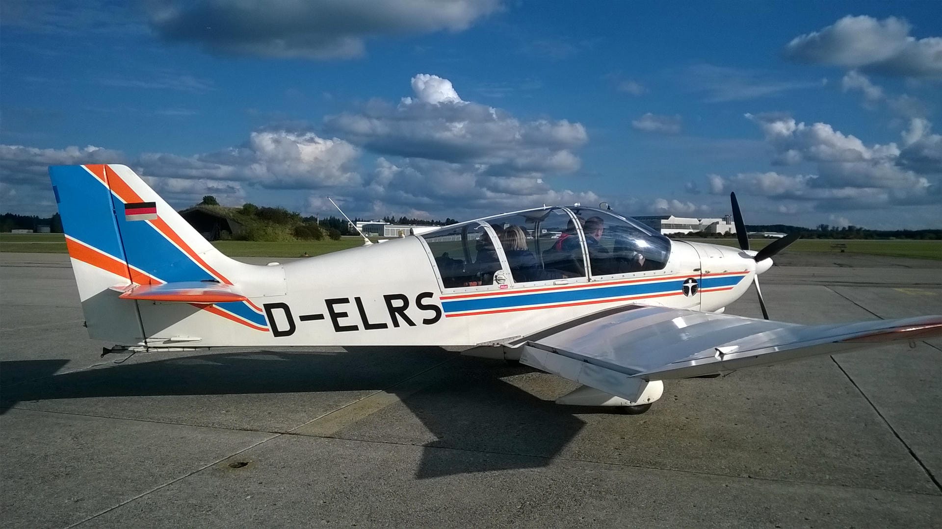 delrs_dr40_robin_dr400180_remorqueur_0_m_schneider.jpg
