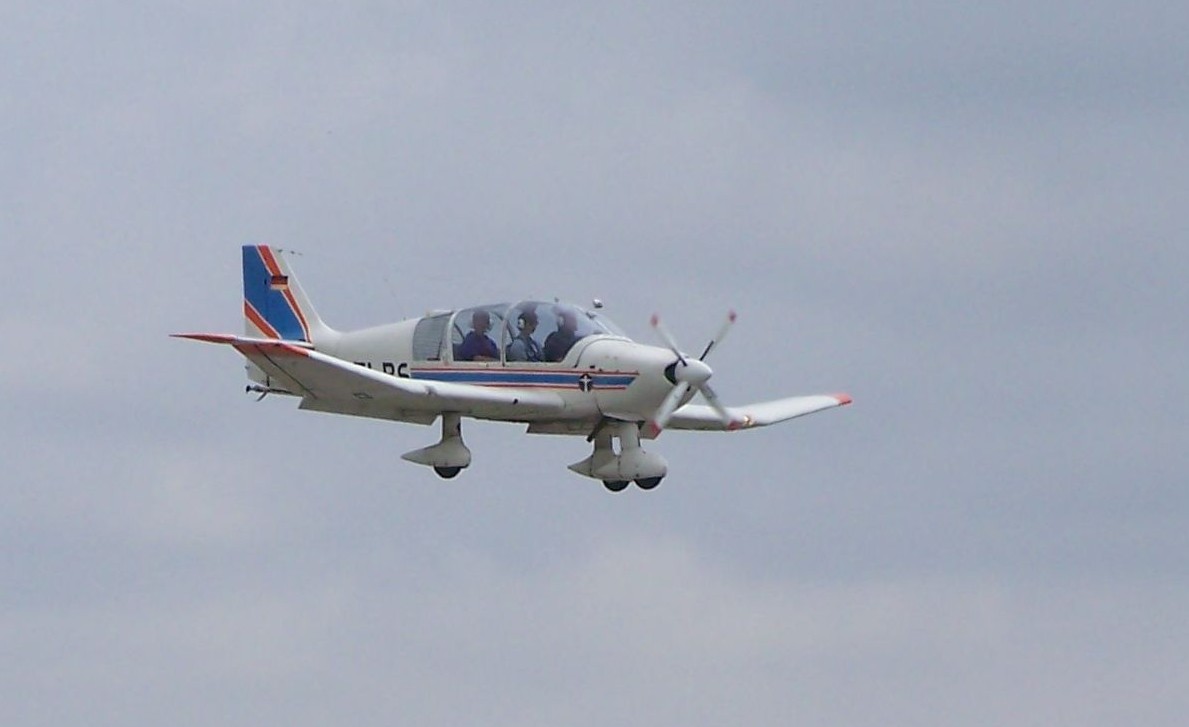 delrs_dr40_robin_dr400180_remorqueur_5.jpg