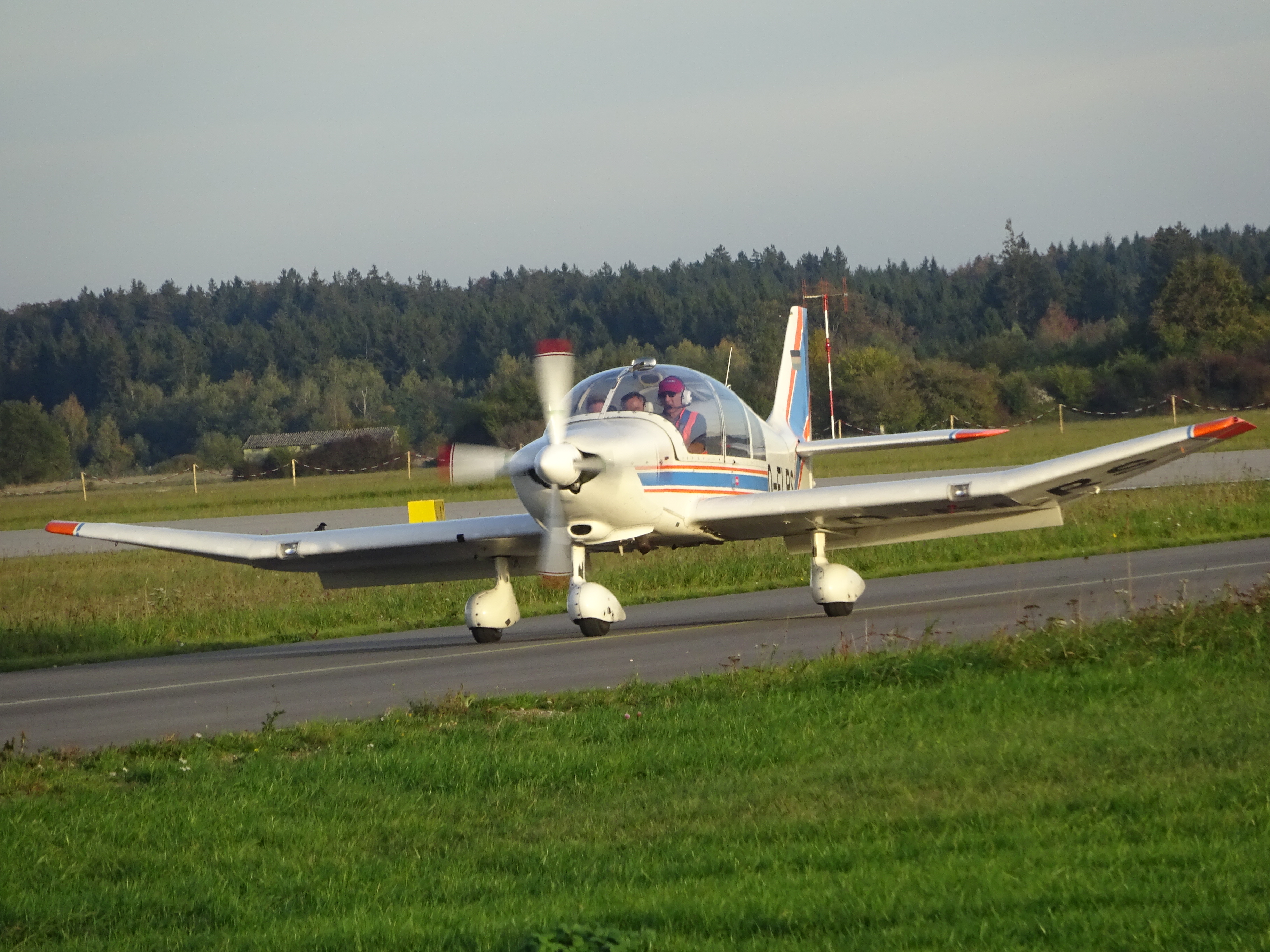 delrs_dr40_robin_dr400180_remorqueur_foto_fsg.jpg