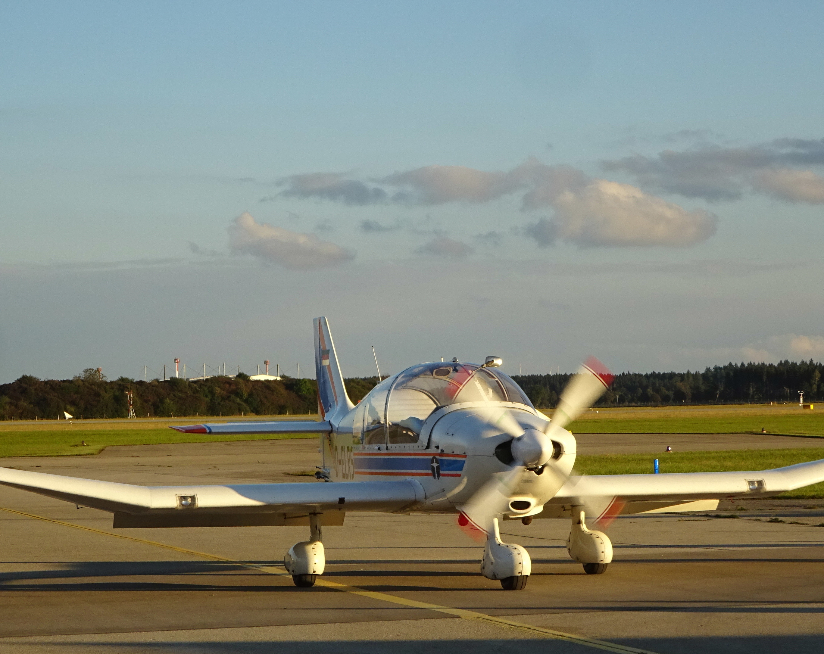 delrs_dr40_robin_dr400180_remorqueur_foto_fsg_0.jpg