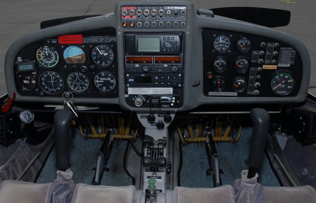 devlf_dv20_cockpit.jpg