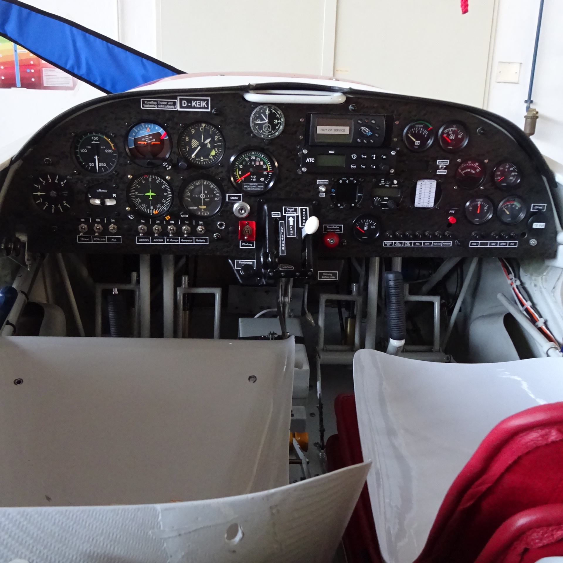 dkeik-ask16_cockpit.jpg
