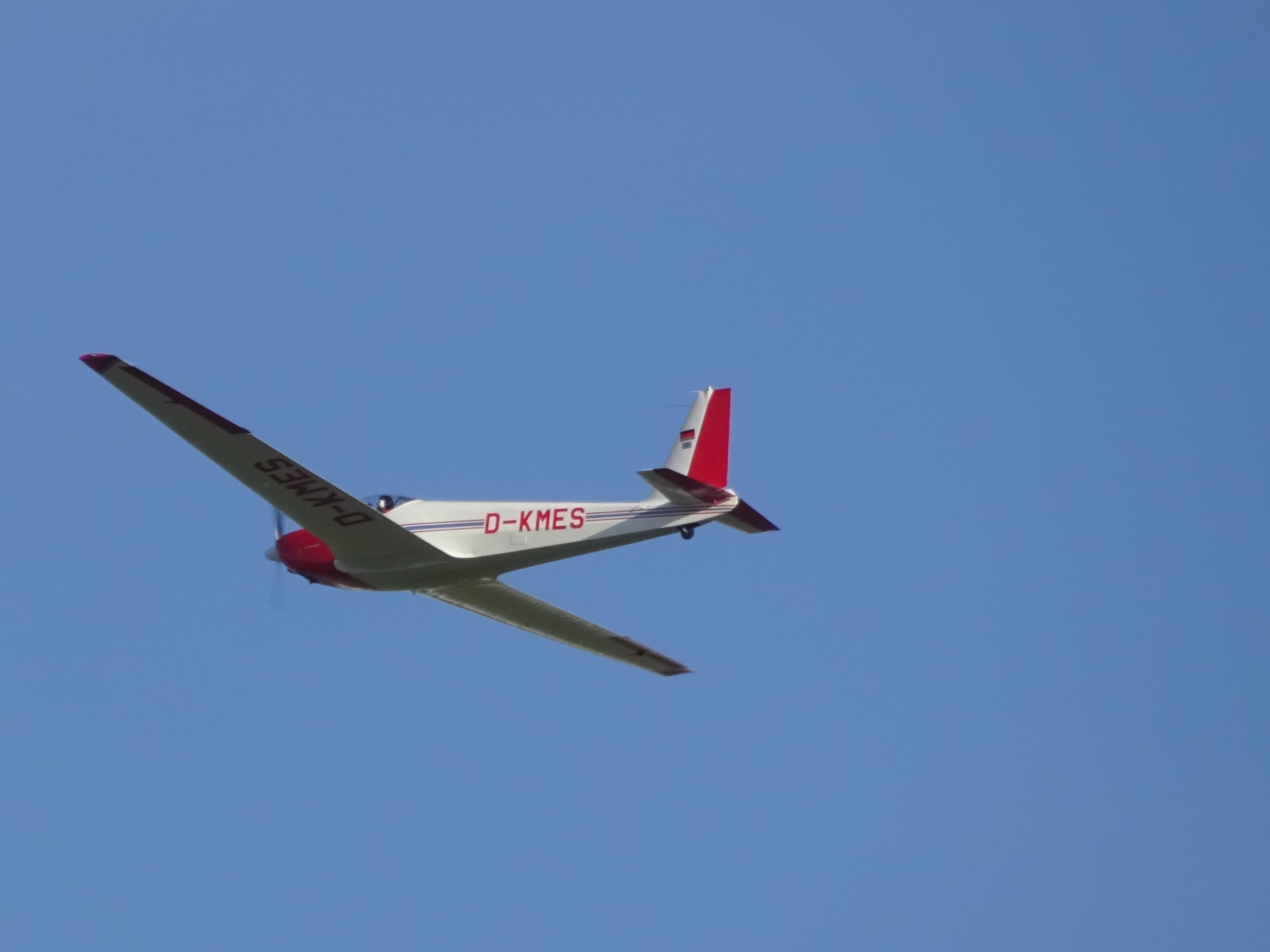 dkmes_ask16_abflug_des_motorseglers_ask6_foto_fsg.jpg