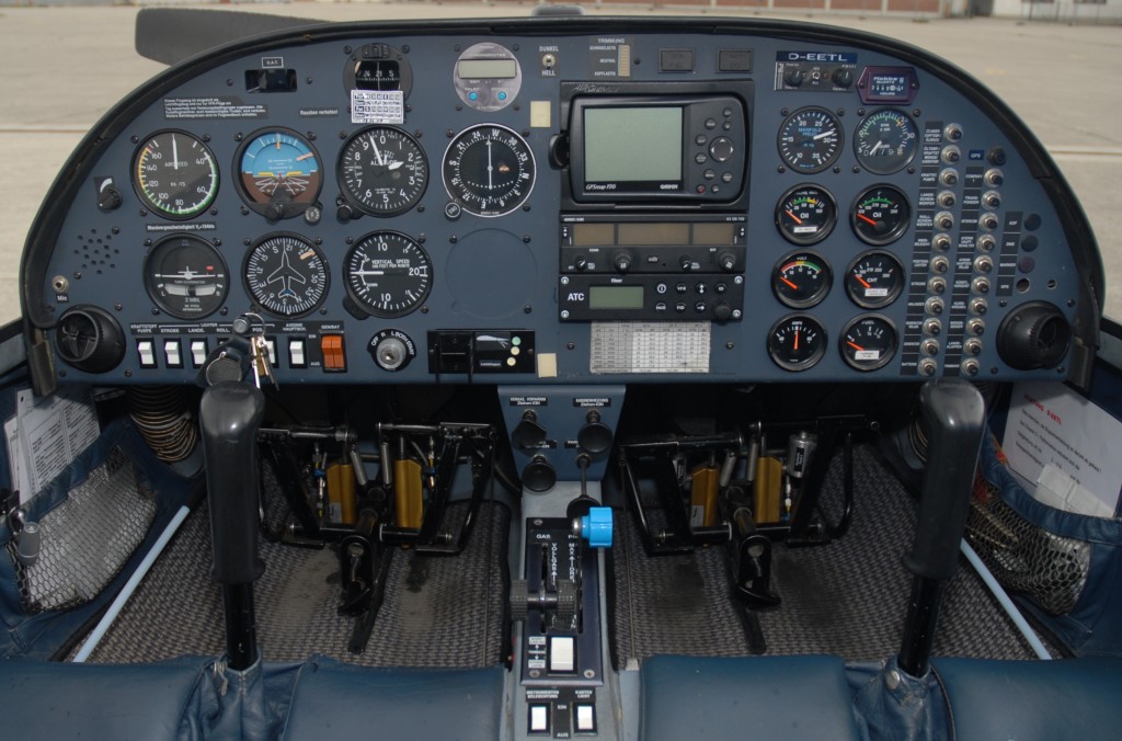 deetl_da20_cockpit.jpg