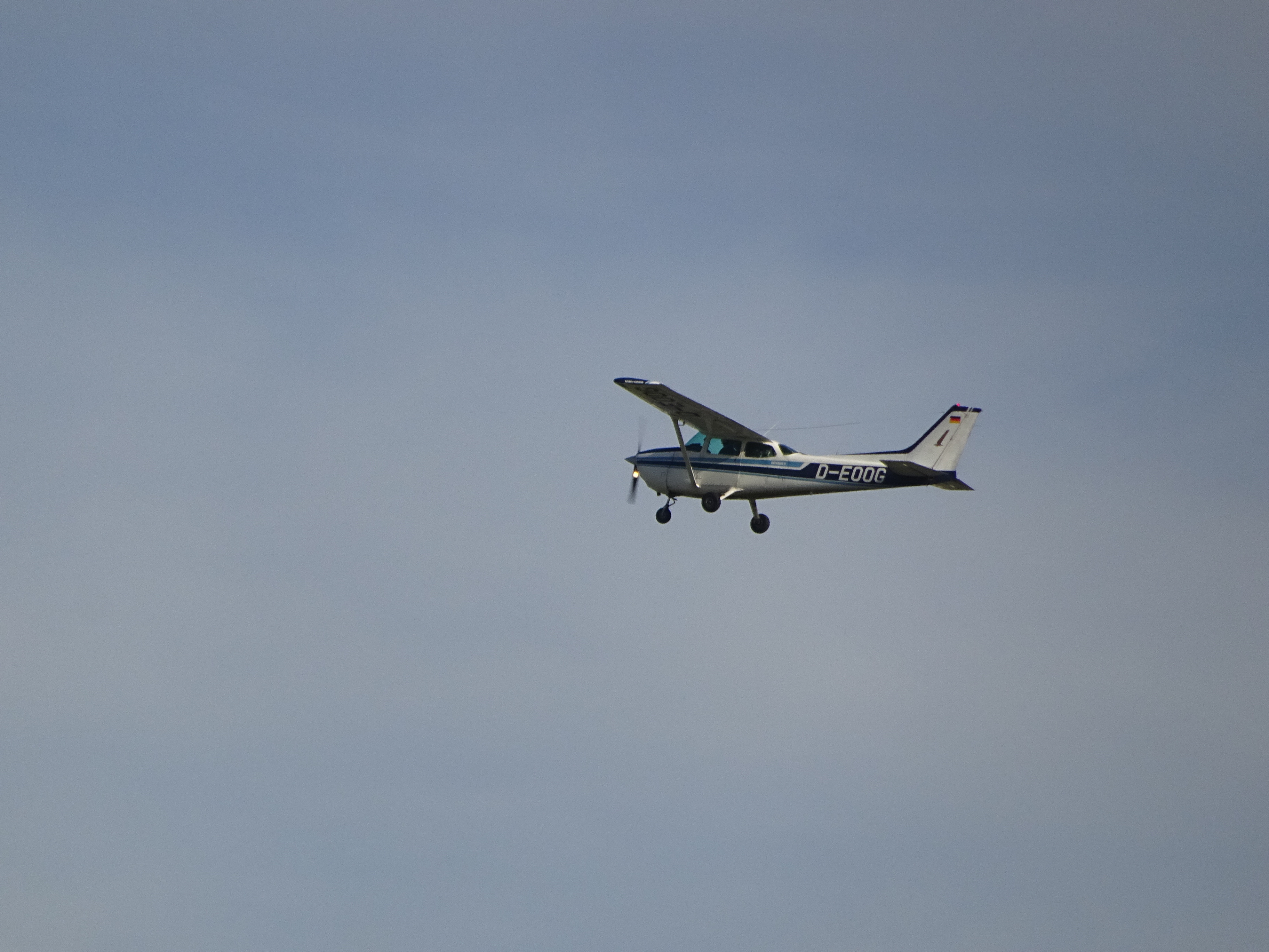 deoog_c172_cessna_c_172_n.jpg