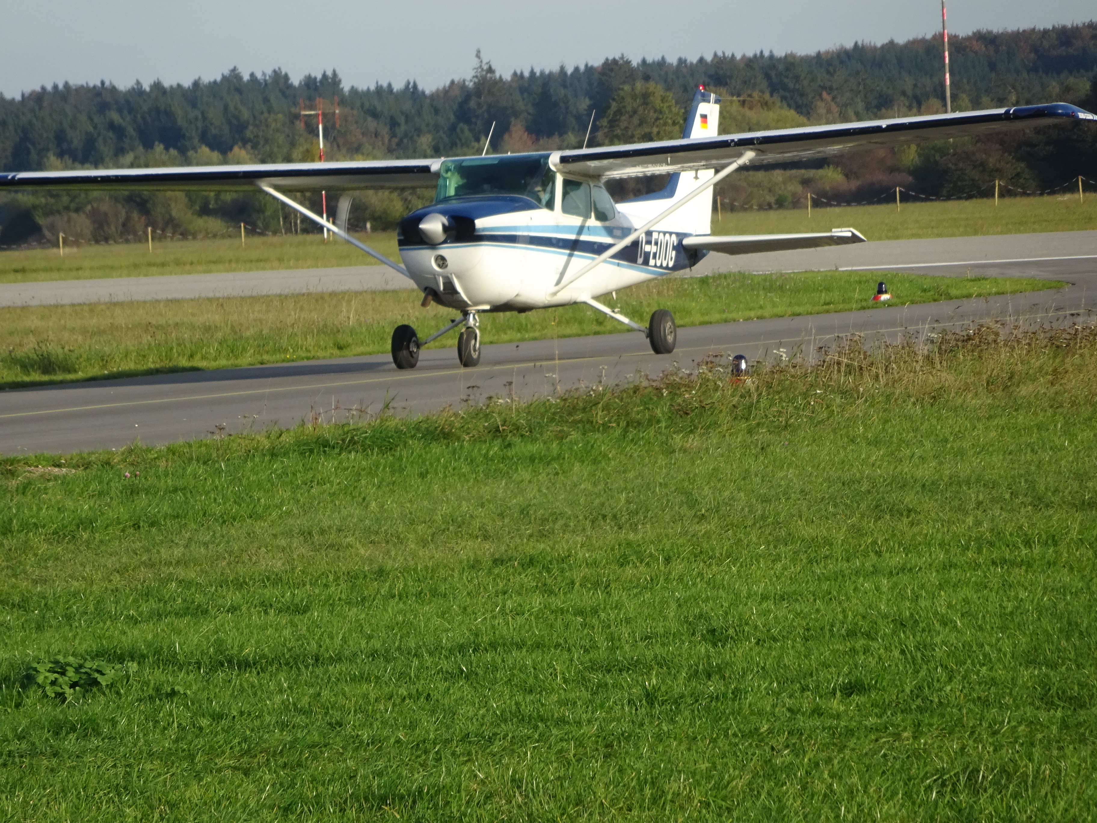deoog_c172_cessna_n.jpg