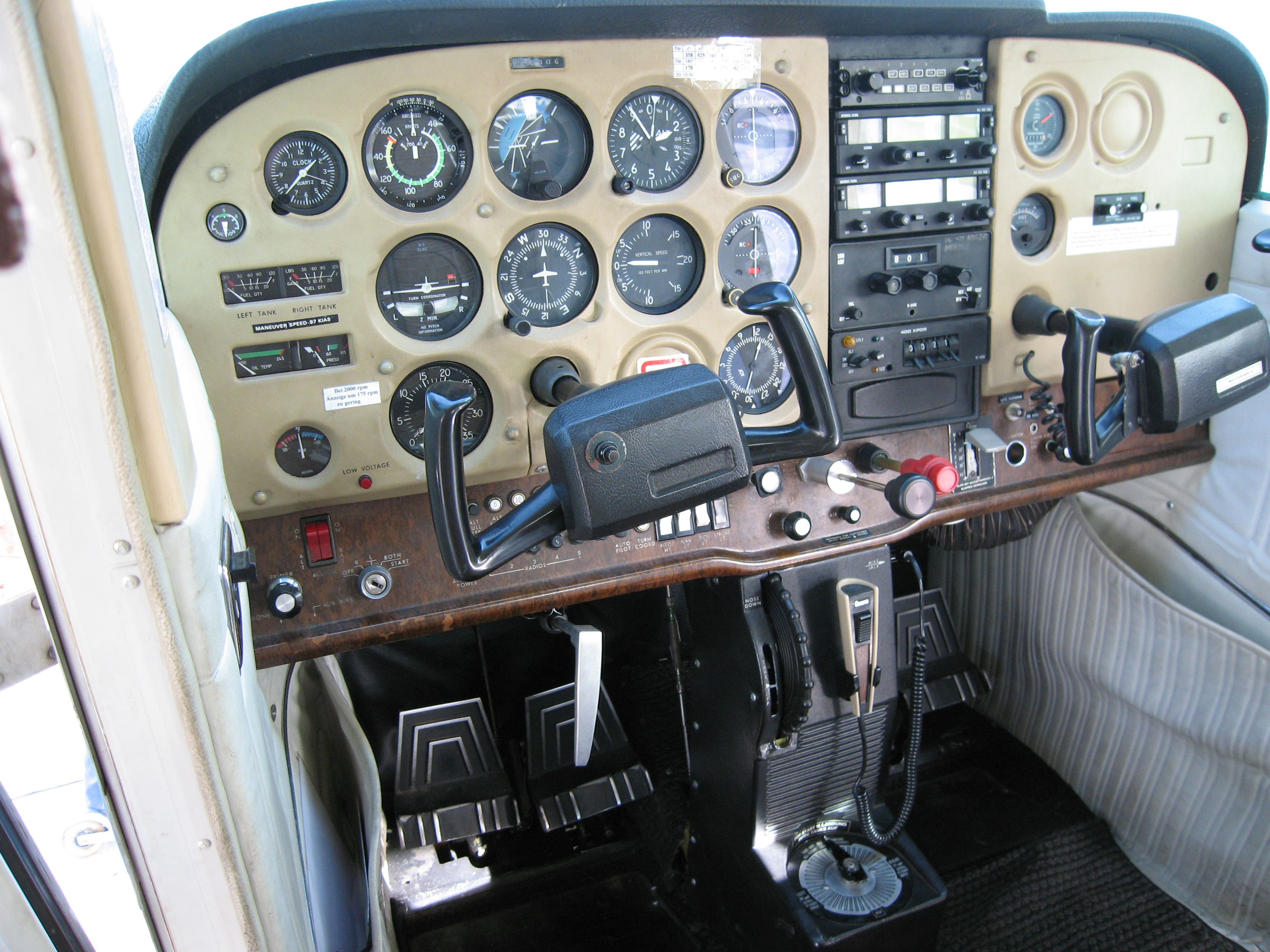 deoog_c172_instrumentierung_cessna.jpg