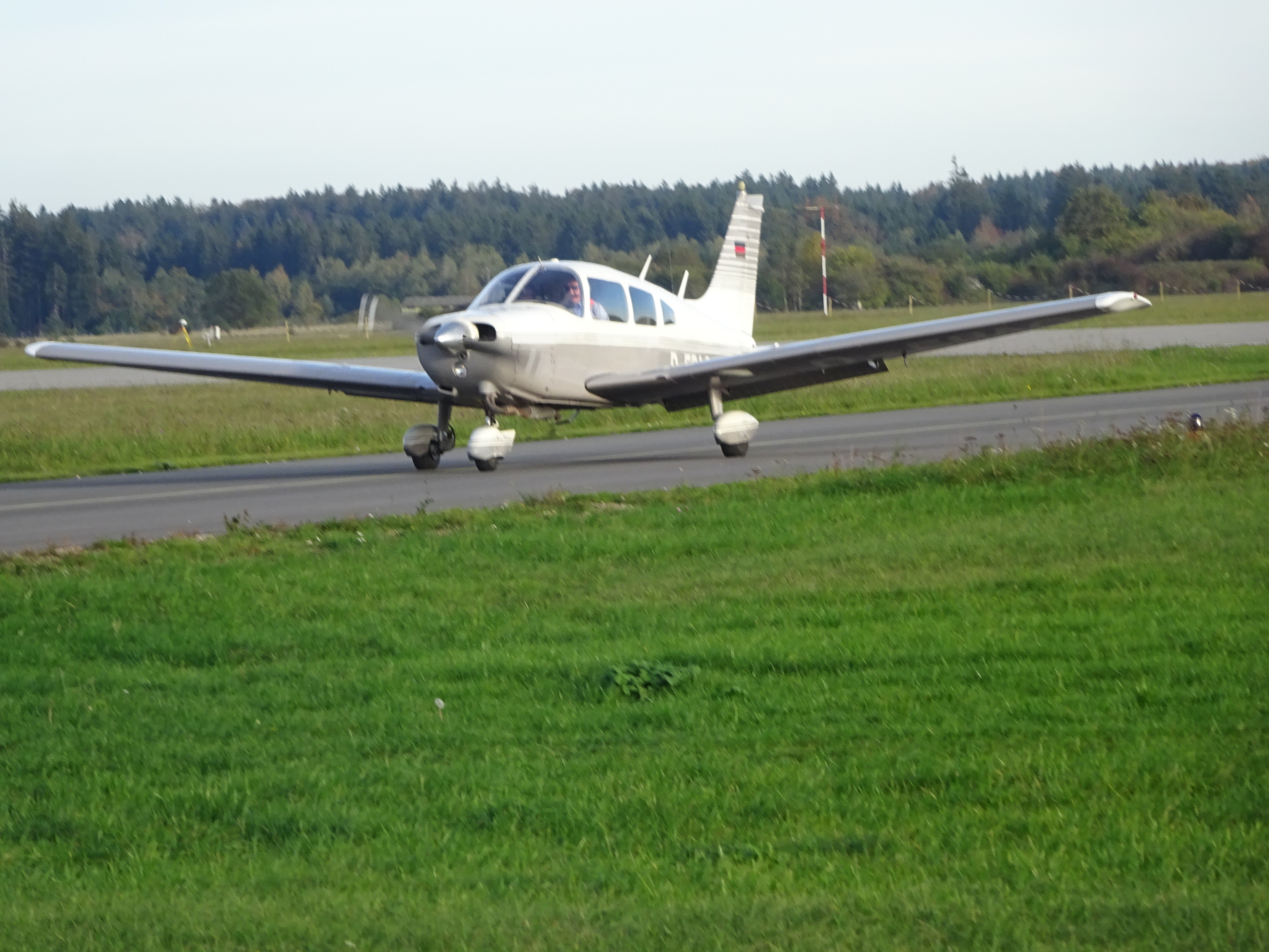 depao_pa28_piper_pa_28_151_warrior.jpg