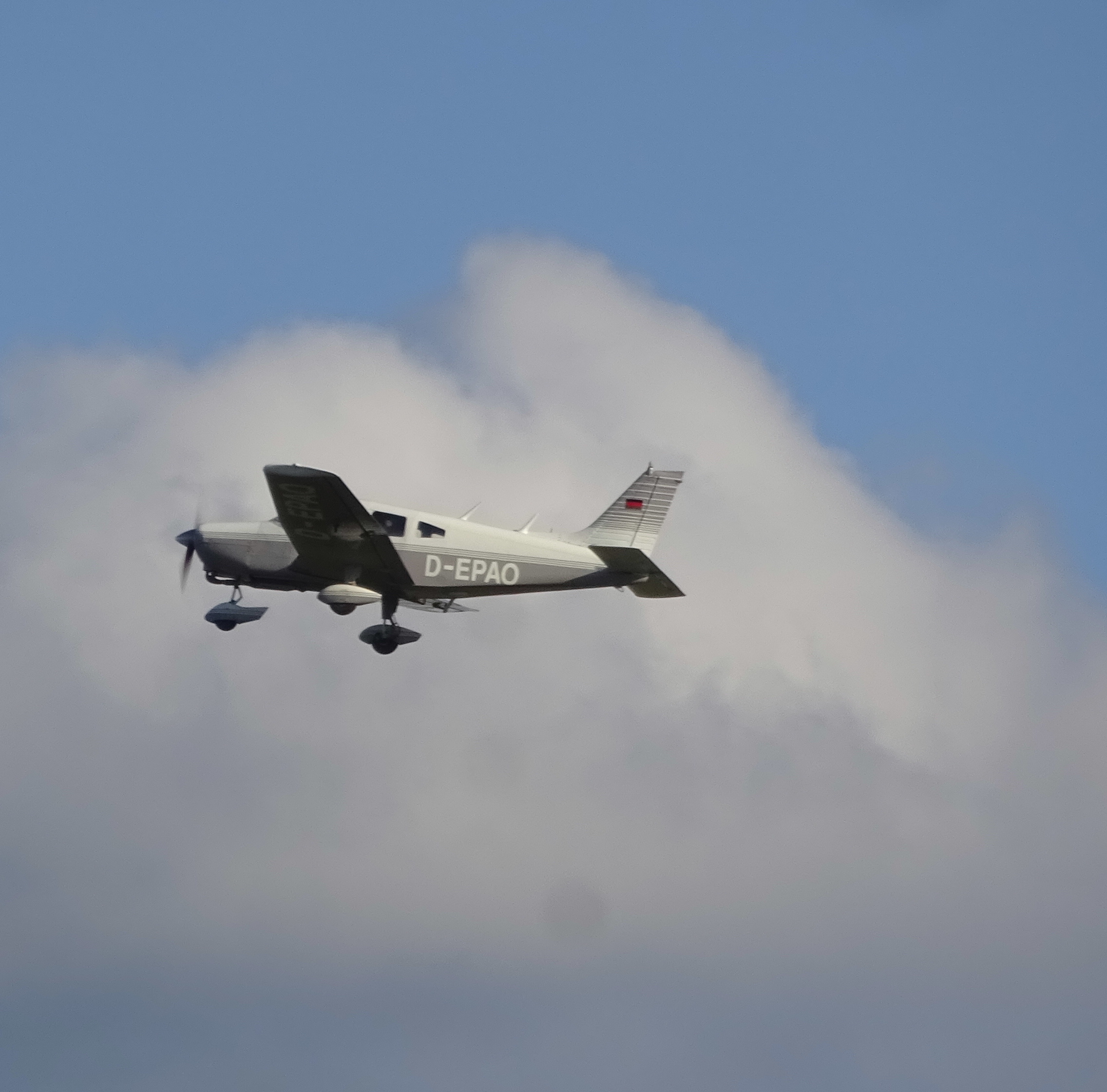 depao_pa28_piper_pa_28_151_warrior_0.jpg